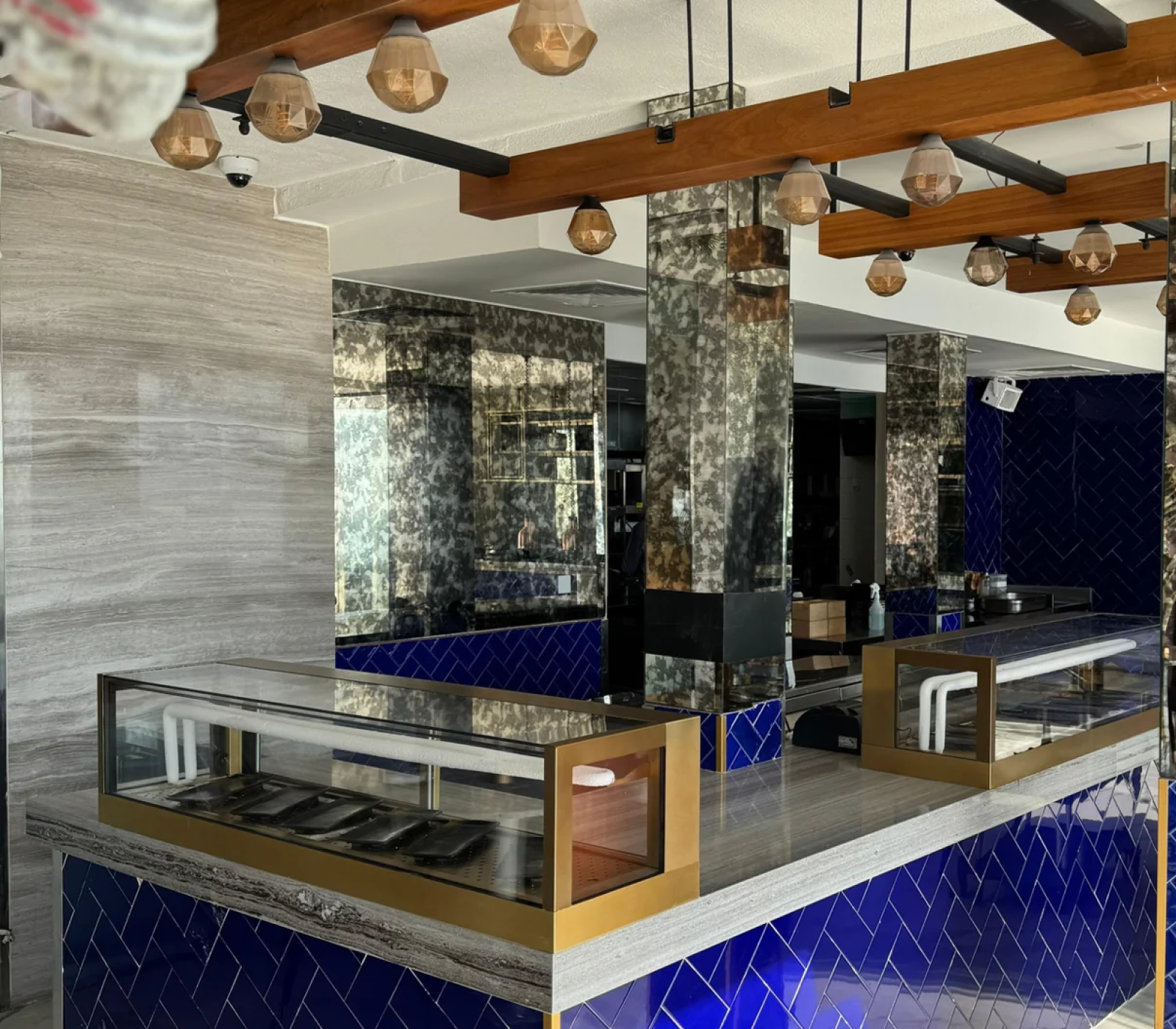 Restaurant Counter Setup